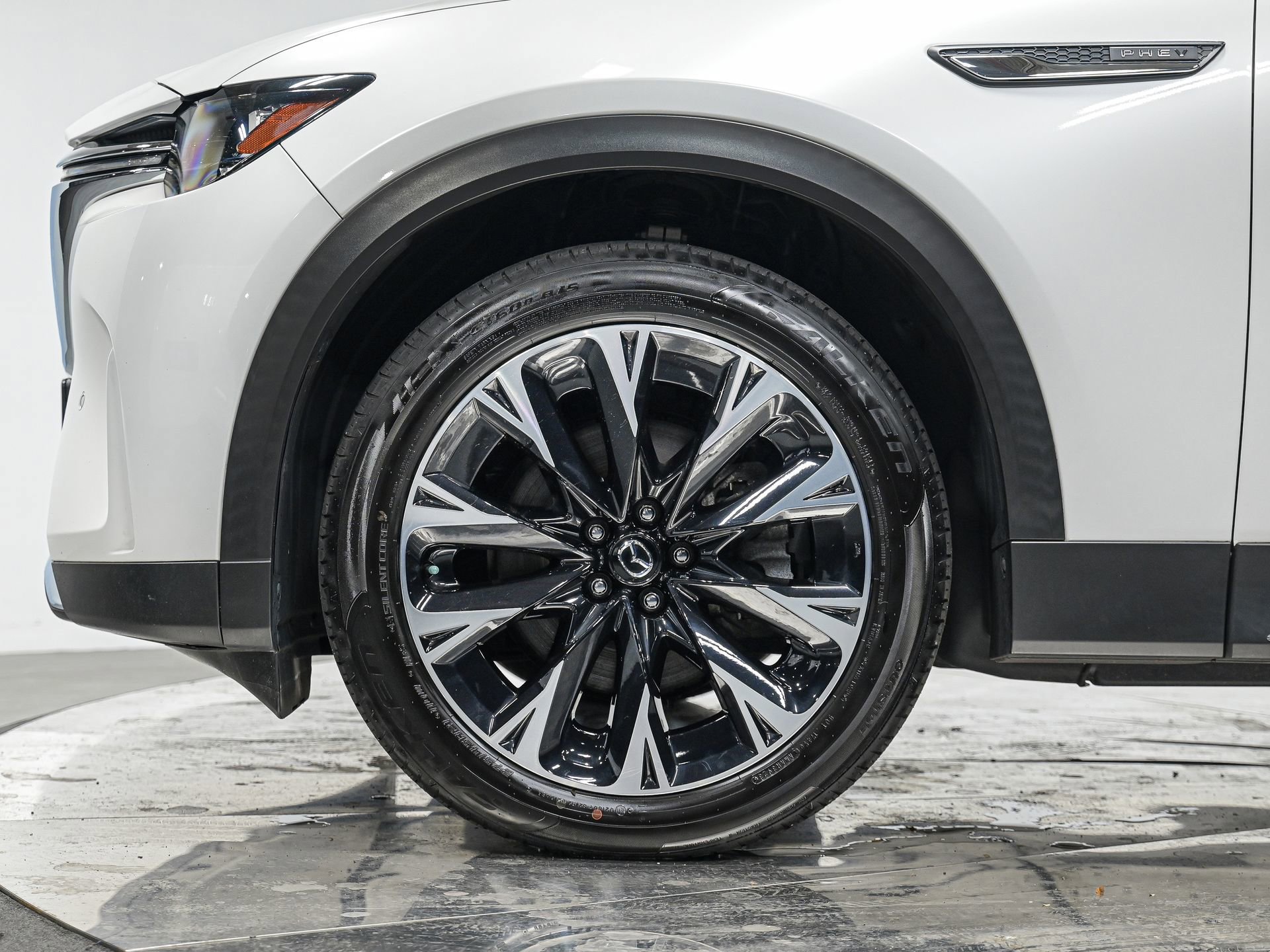 Used 2024 MAZDA CX-90 Plug-In Hybrid w/ Premium Pkg image 3