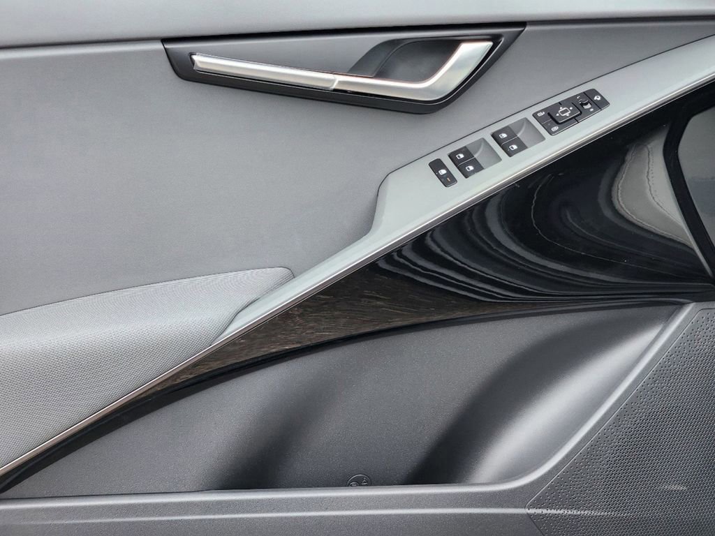 New 2025 Kia Niro EX Touring image 7