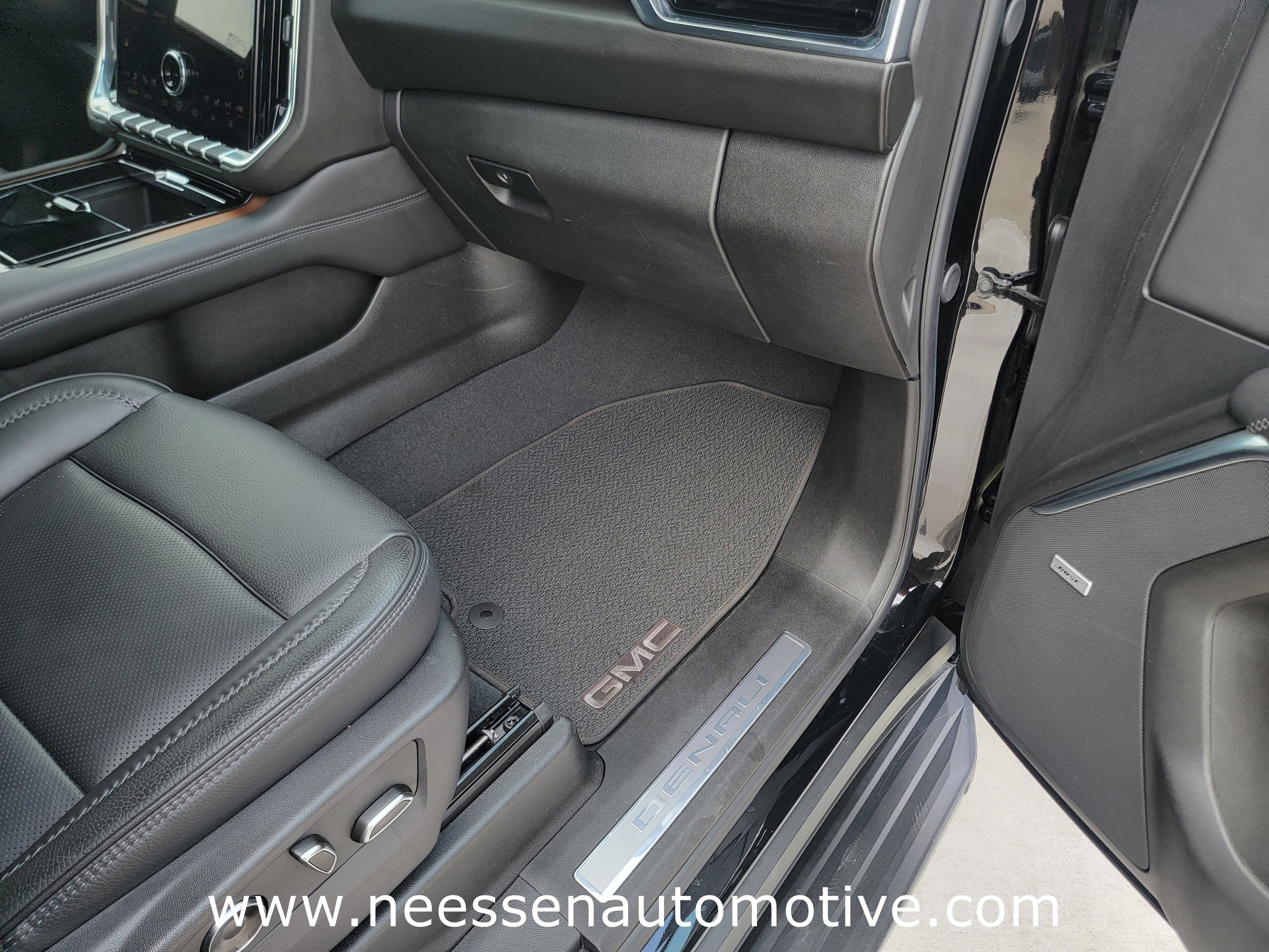 Used 2025 GMC Yukon Denali AWD/4WD image 17
