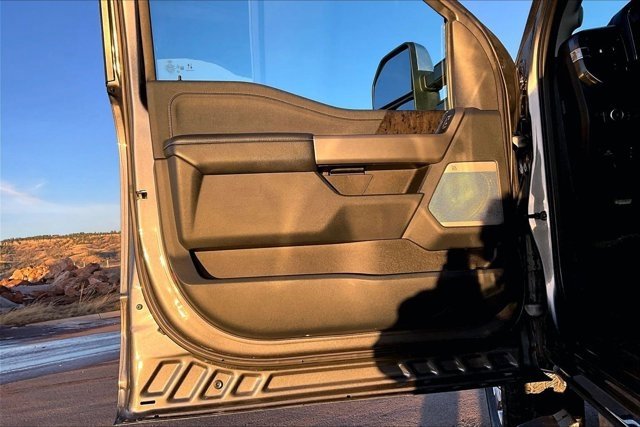 Used 2025 Ford F250 Lariat w/ Chrome Package image 21