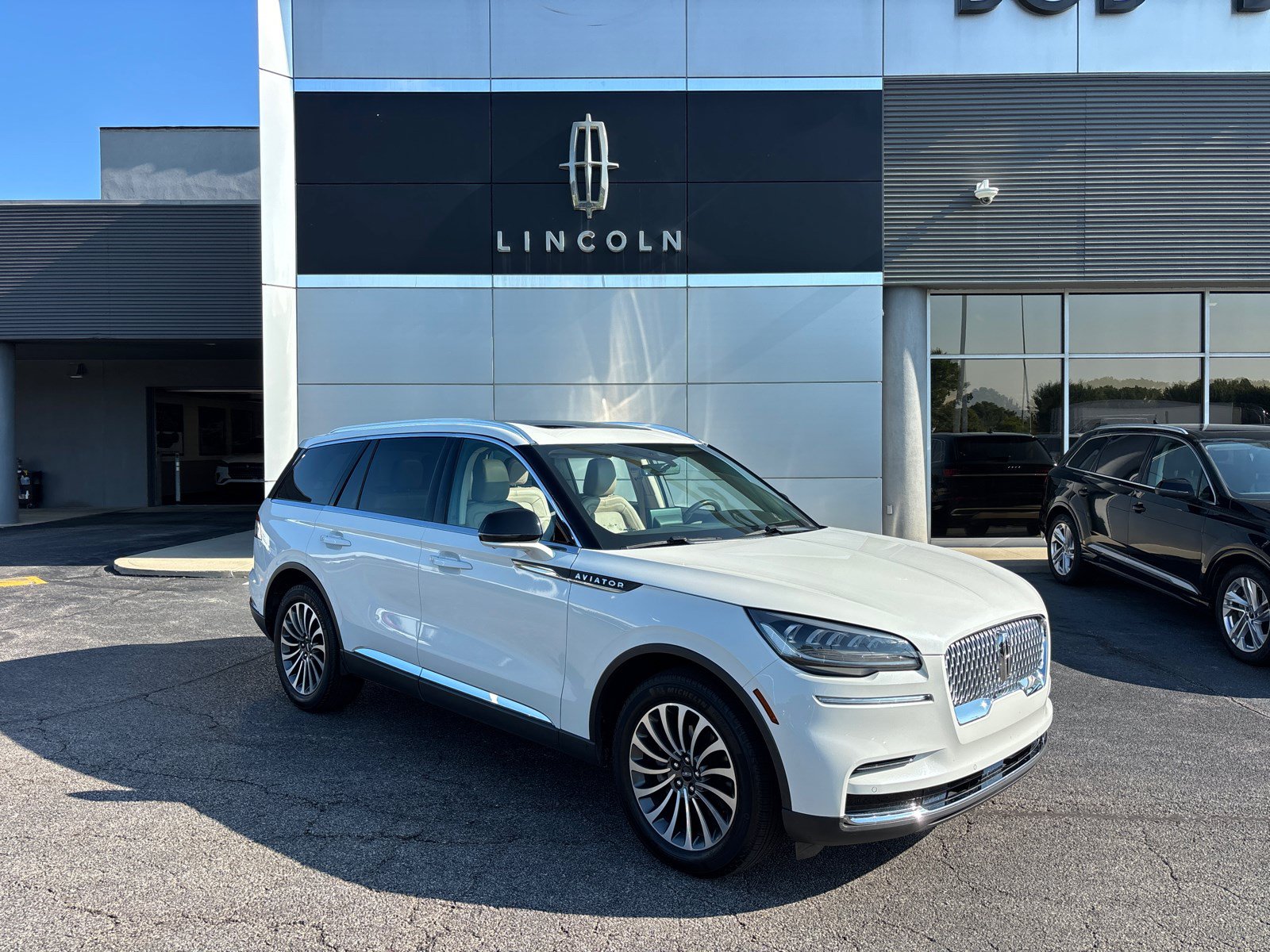 Certified 2022 Lincoln Aviator Reserve w/ Elements Package Plus AWD/4WD image 1