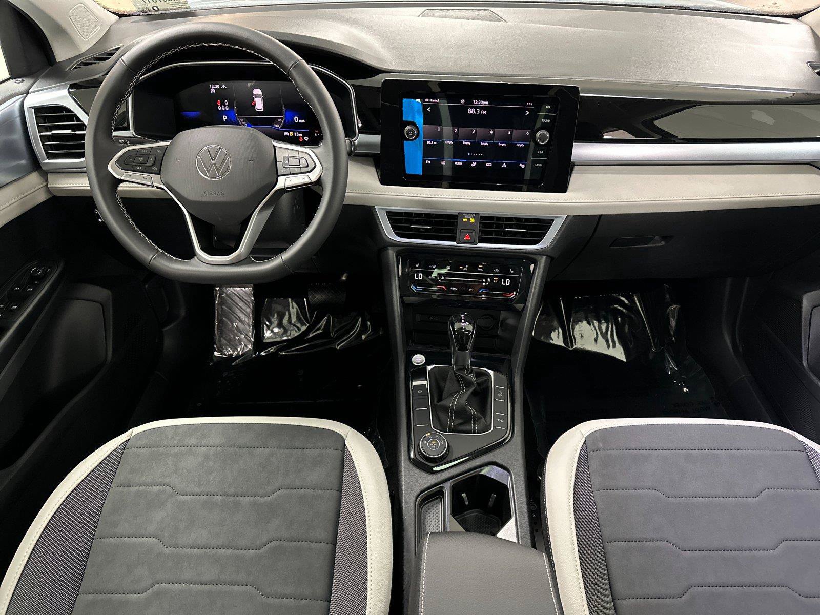 New 2027 Volkswagen Taos SE AWD/4WD image 12