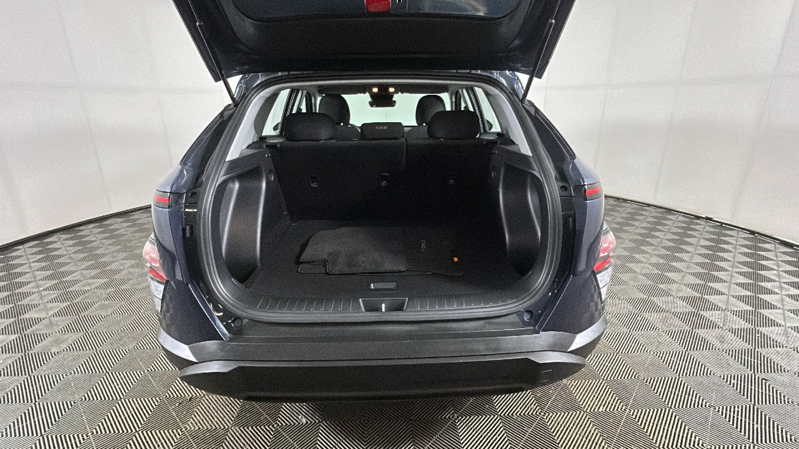 Certified 2025 Hyundai Kona SE AWD/4WD image 33
