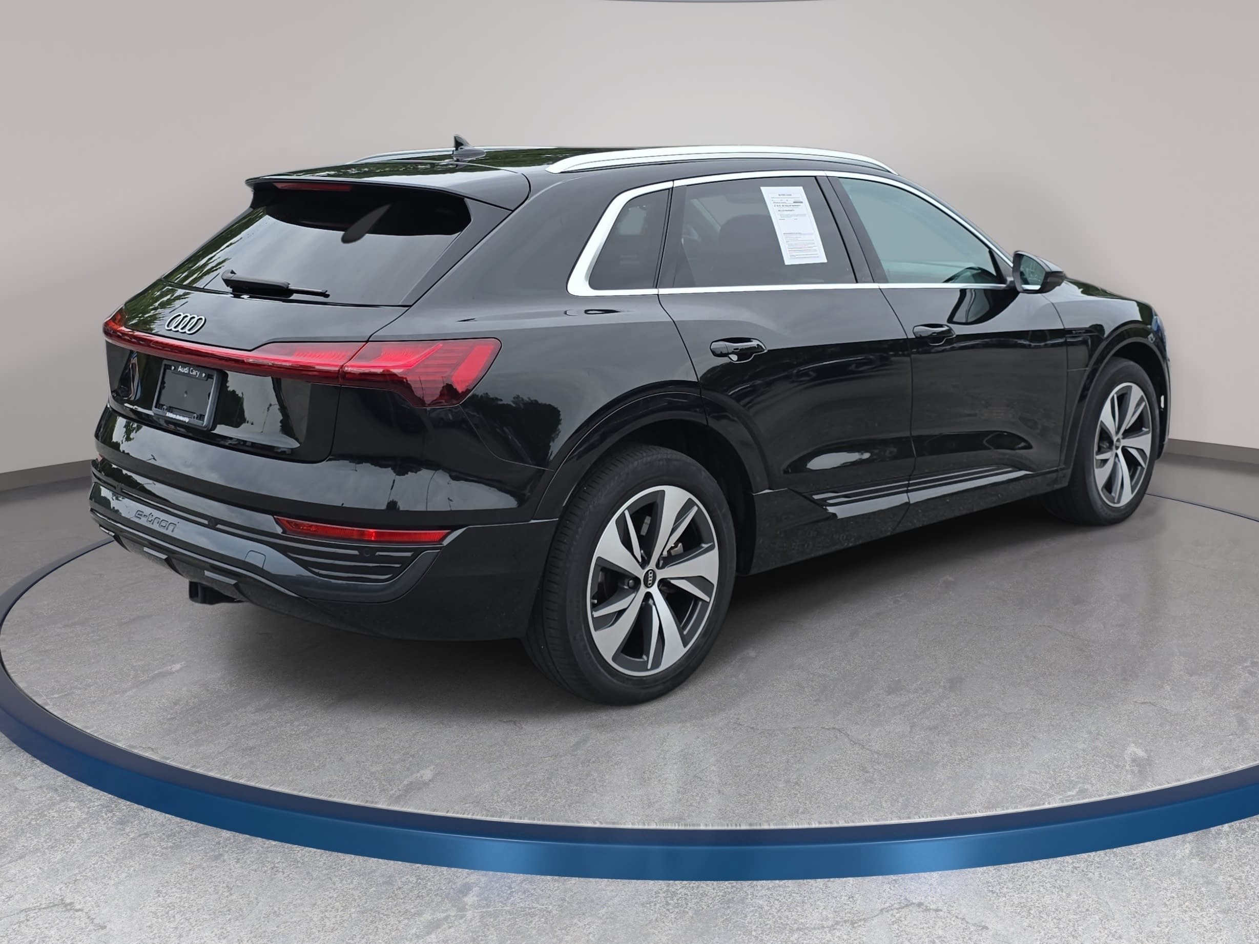 Used 2024 Audi Q8 e-tron Premium Plus AWD/4WD image 5