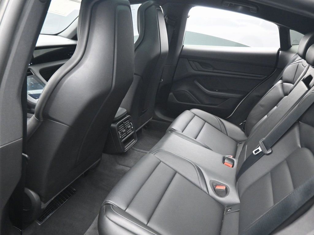 Used 2022 Porsche Taycan image 27
