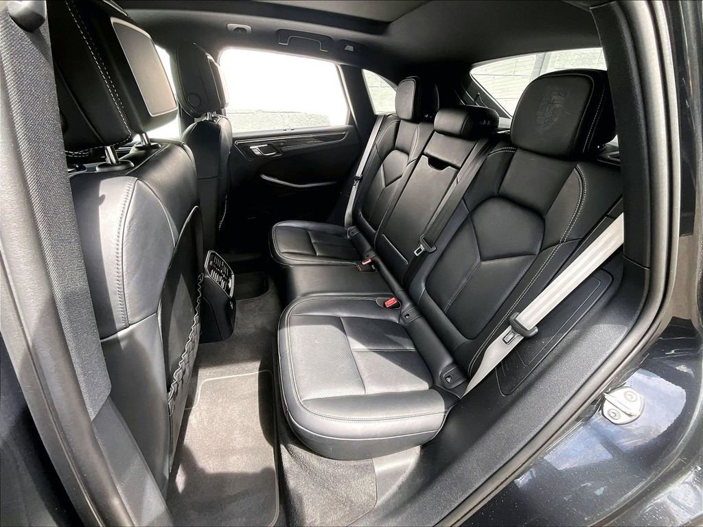 Certified 2025 Porsche Macan S AWD/4WD image 22