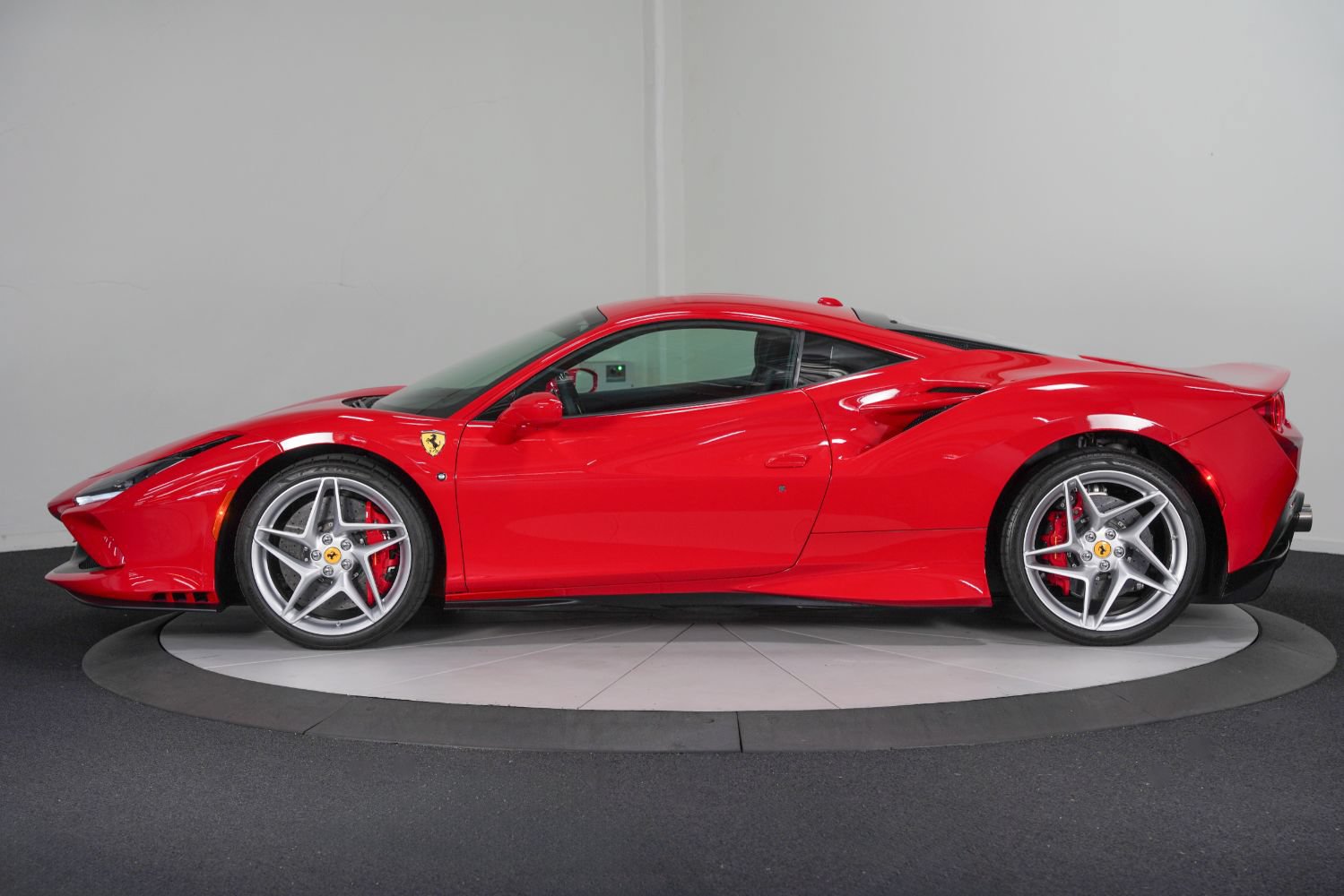 Used 2022 Ferrari F8 Tributo RWD image 6
