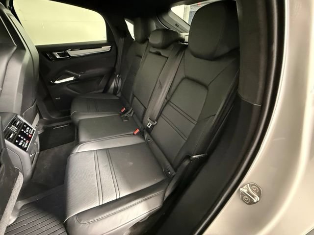 Used 2023 Porsche Cayenne Turbo AWD/4WD image 19