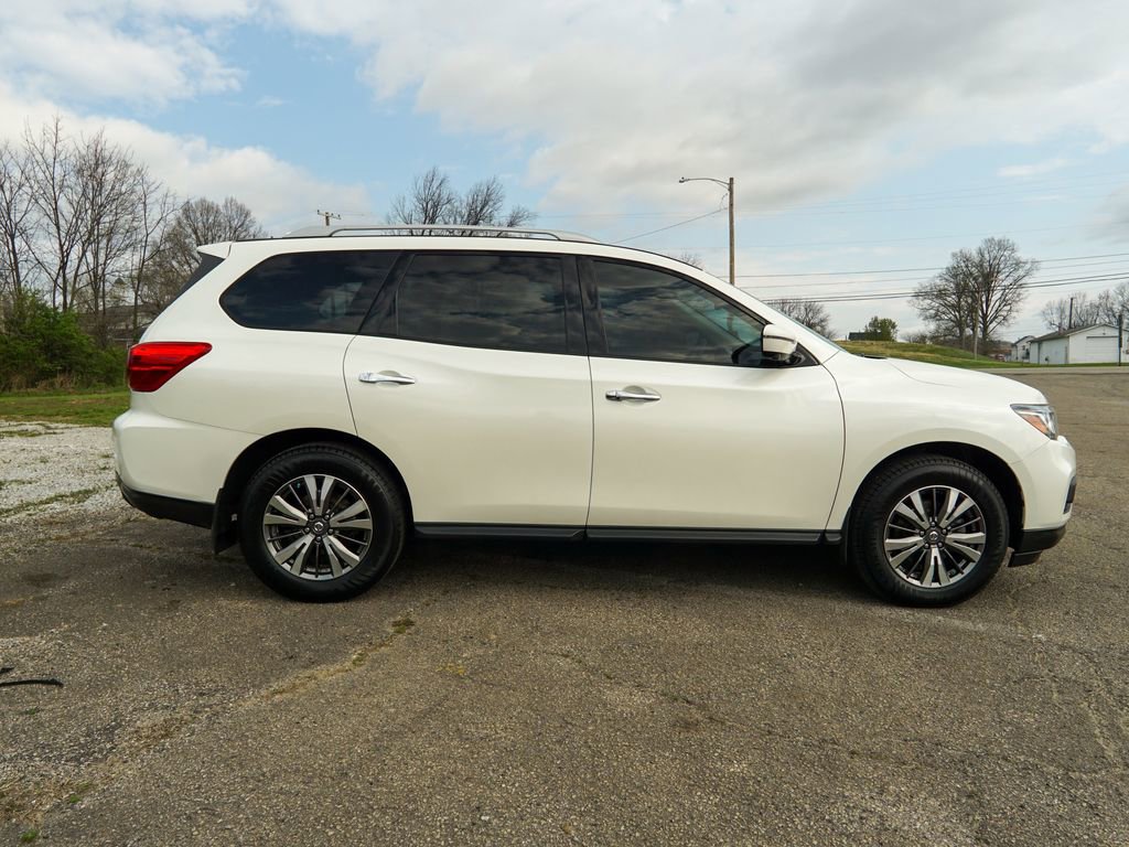 Used 2019 Nissan Pathfinder SL image 2