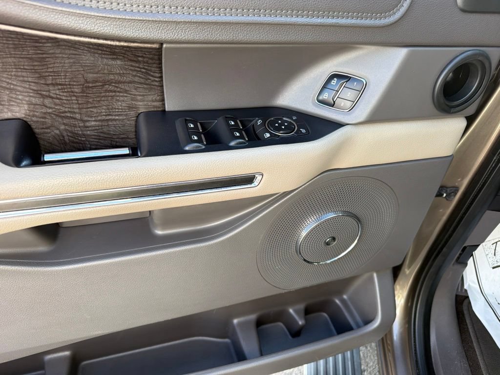 Used 2018 Ford Expedition Max Limited RWD image 16