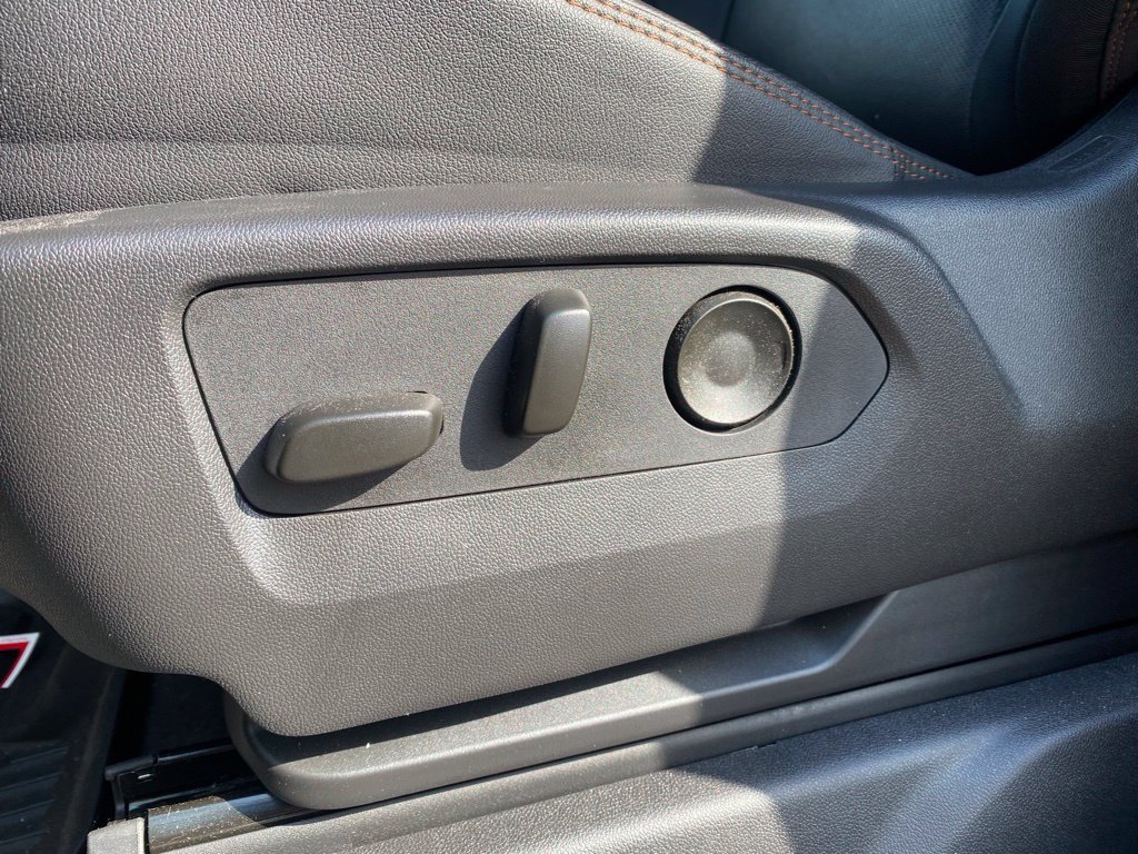 Used 2025 GMC Sierra 1500 AT4 w/ Technology Package AWD/4WD image 18