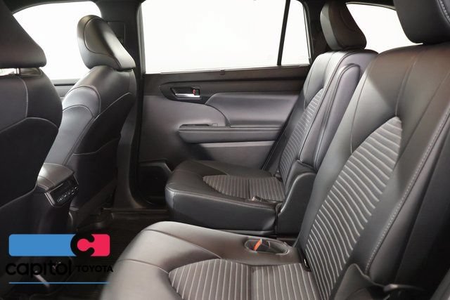 Used 2023 Toyota Highlander XSE AWD/4WD image 32