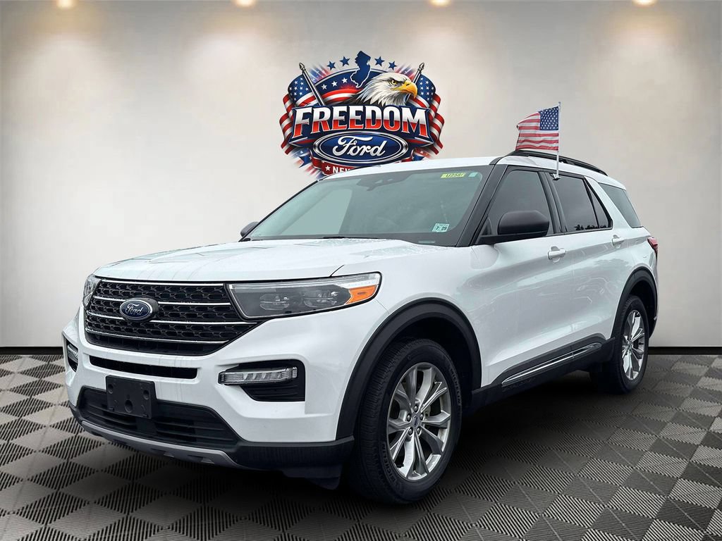 Used 2024 Ford Explorer XLT w/ Equipment Group 202A AWD/4WD image 2