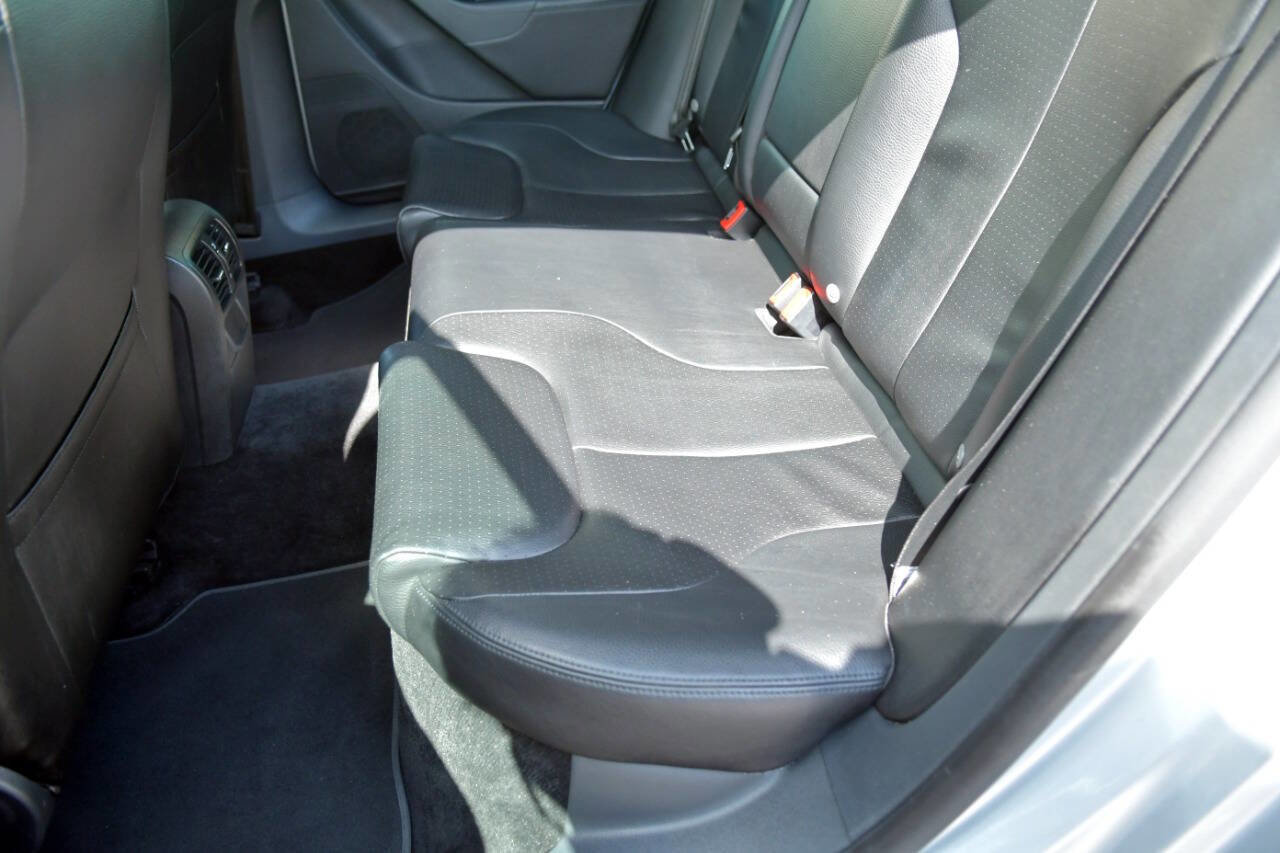 Used 2010 Volkswagen Passat Komfort image 16