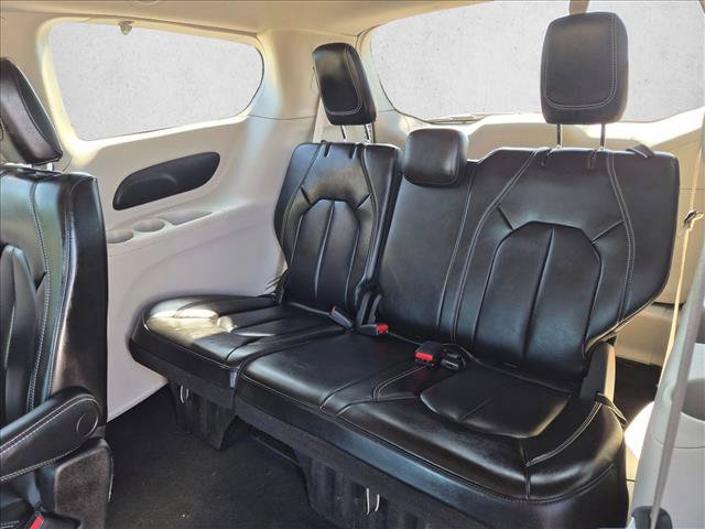 Used 2023 Chrysler Pacifica Touring-L FWD image 25