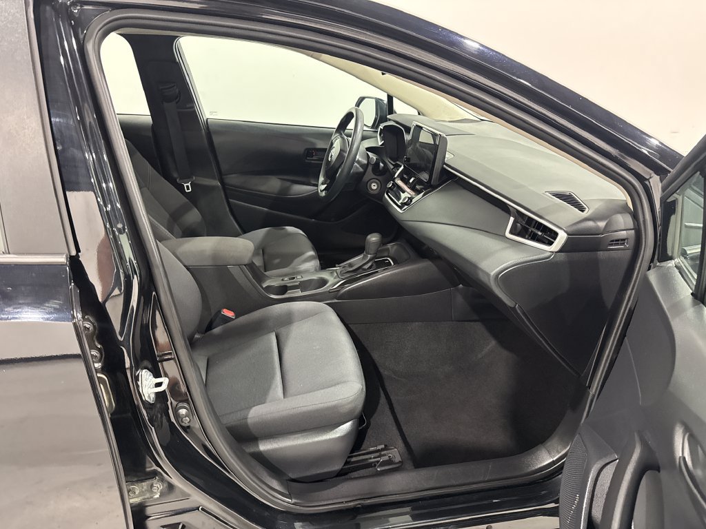 Used 2025 Toyota Corolla LE FWD image 19