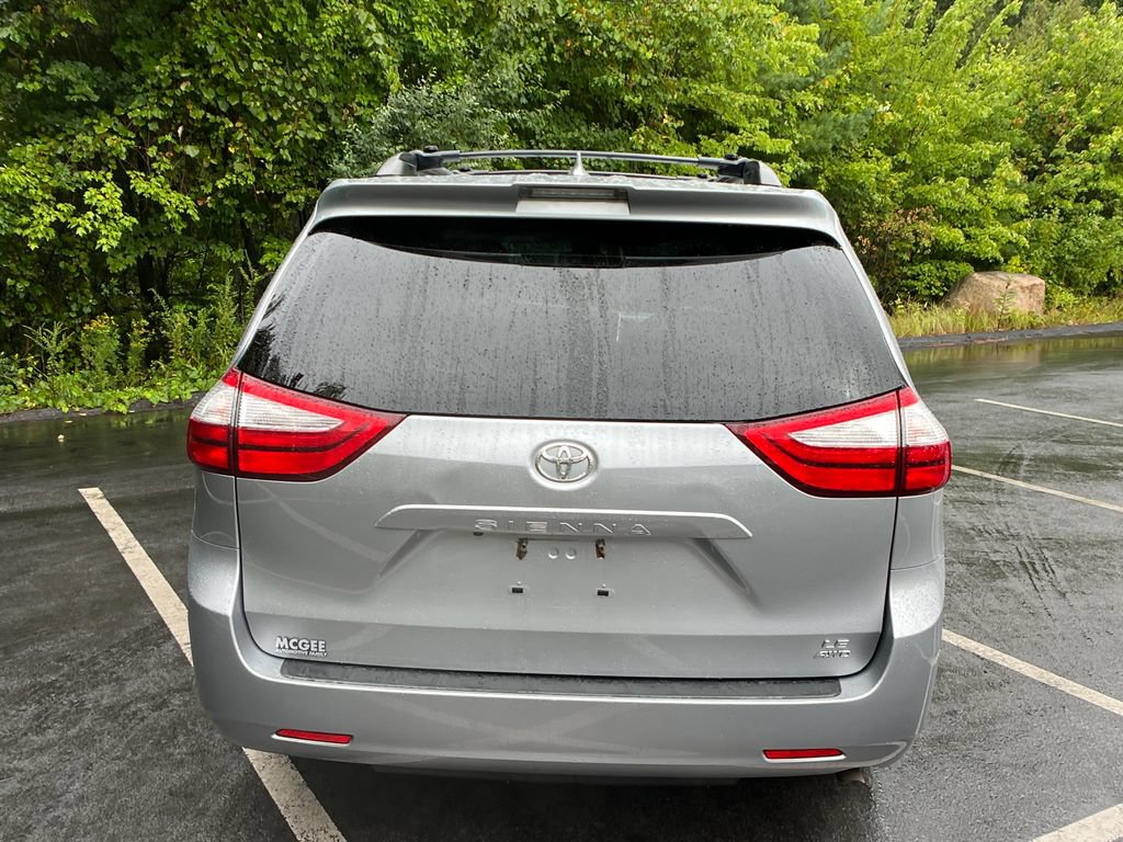 Used 2018 Toyota Sienna LE AWD/4WD image 4