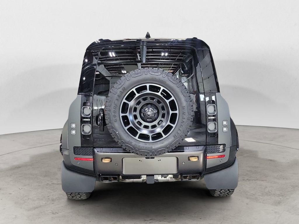 Used 2025 Land Rover Defender 110 image 4
