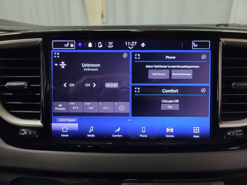 Used 2023 Chrysler Pacifica Touring-L FWD image 18