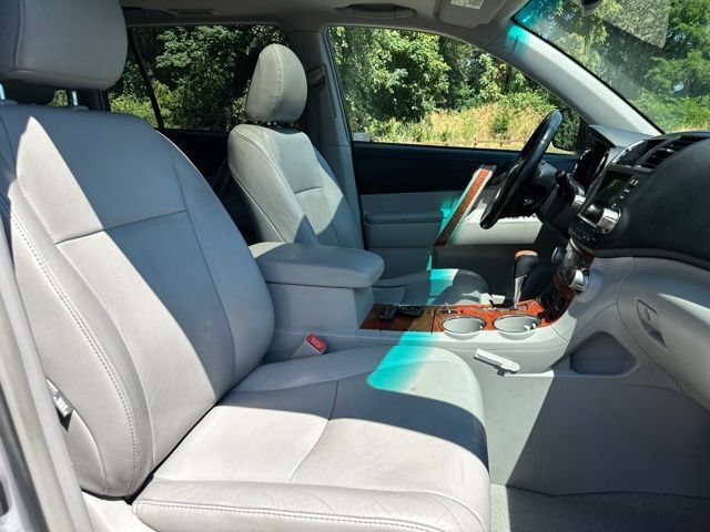 Used 2010 Toyota Highlander Limited AWD/4WD image 26