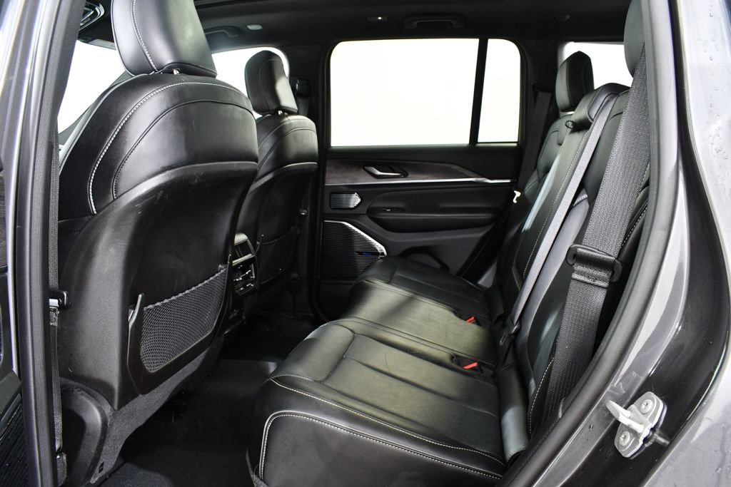Used 2022 Jeep Grand Cherokee Overland AWD/4WD image 16