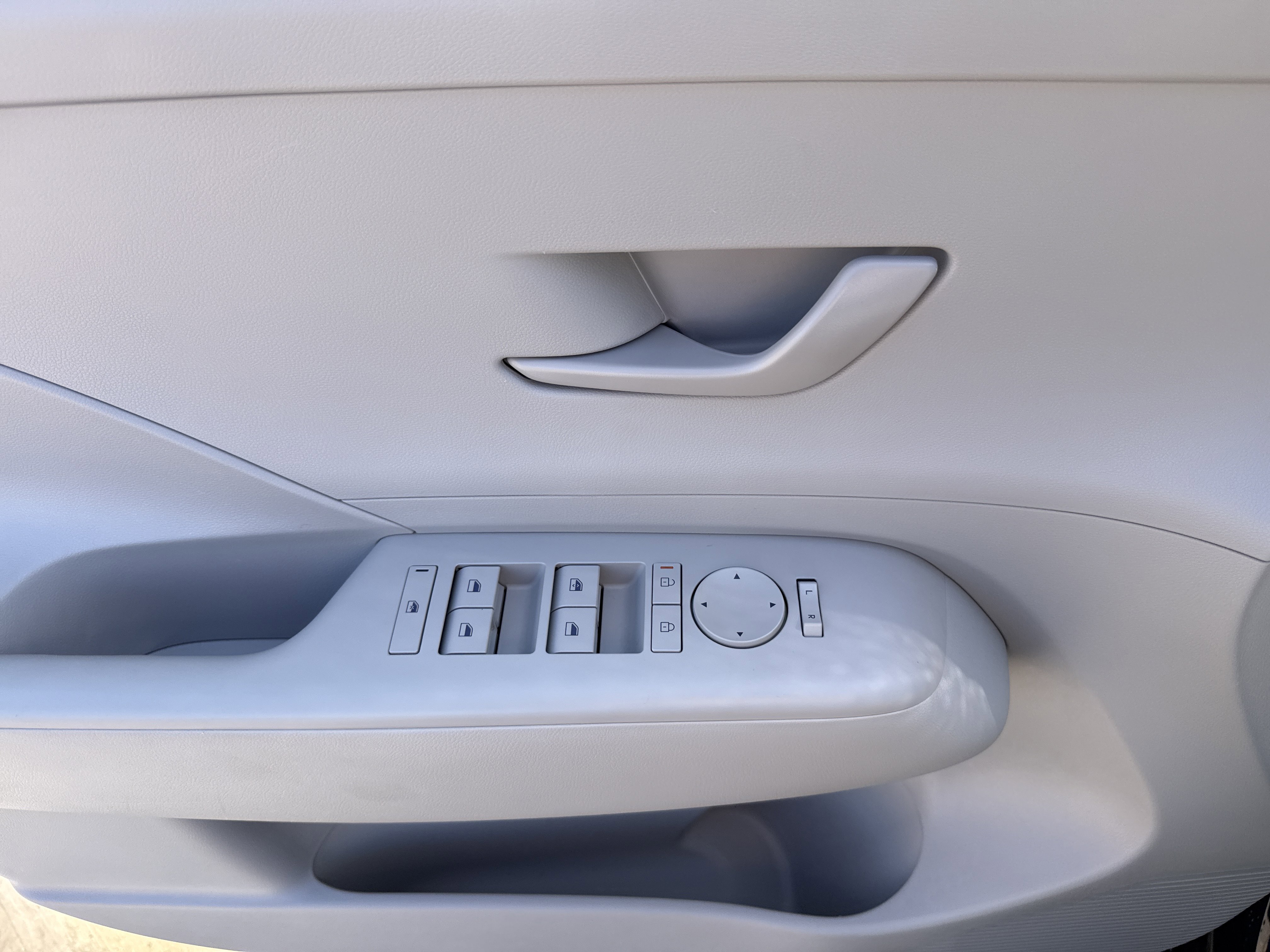 Used 2025 Hyundai Kona SEL FWD image 17