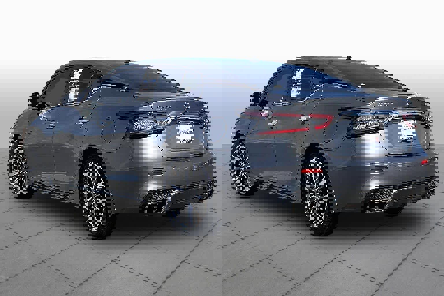 Used 2023 Nissan Maxima Platinum w/ Sport Mat Group FWD image 12