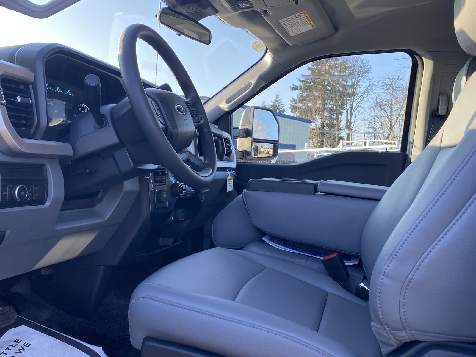 New 2024 Ford F550 4x4 Regular Cab Super Duty image 12