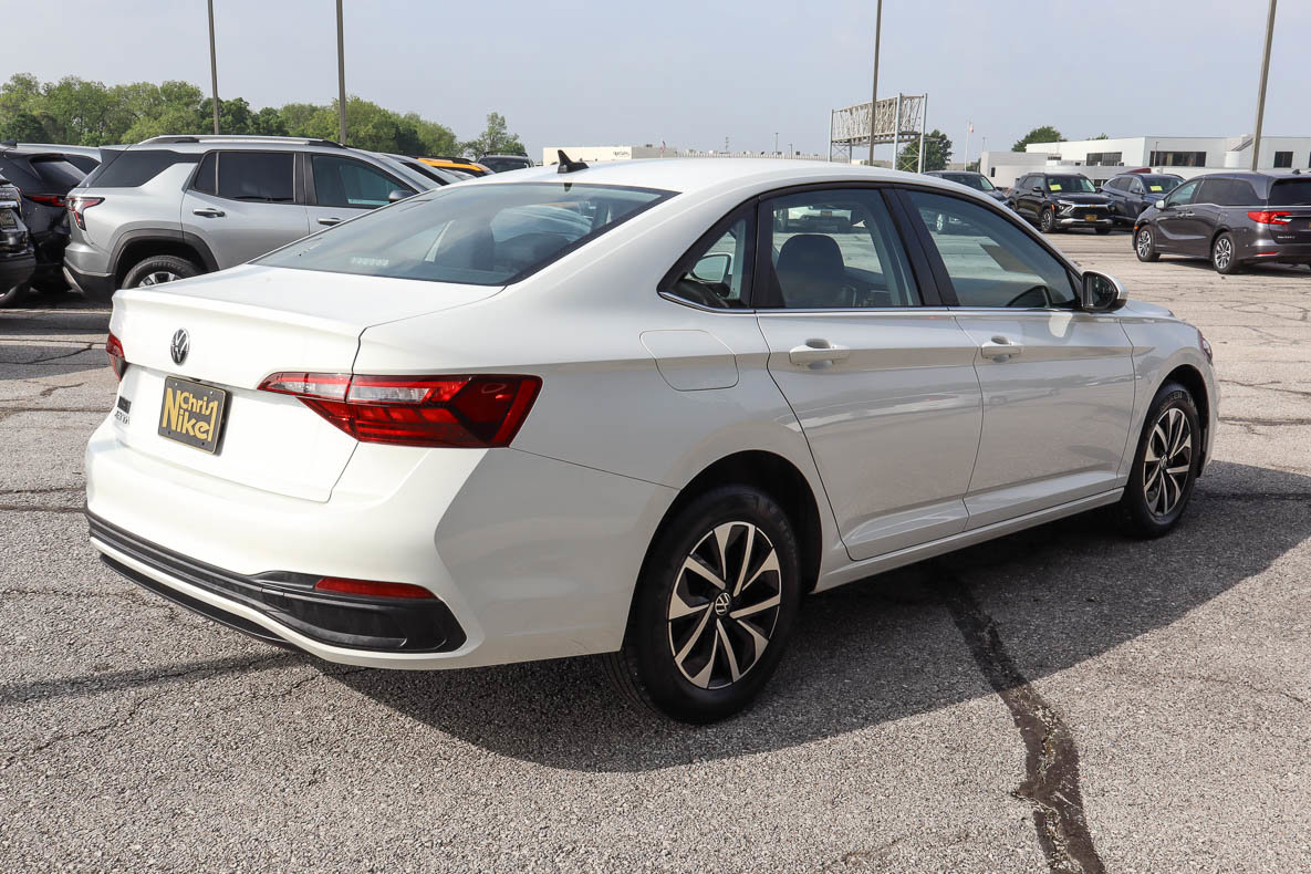 Used 2022 Volkswagen Jetta S FWD image 4