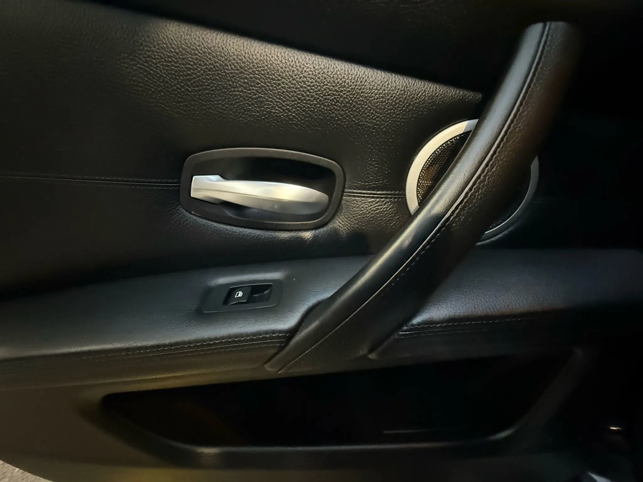 Used 2010 BMW M5 image 16