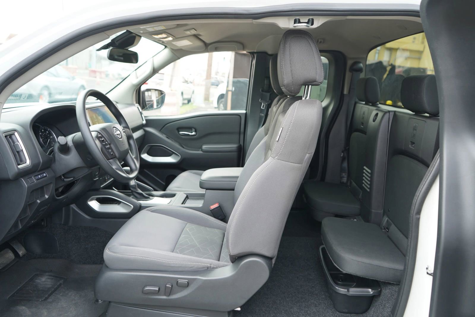 Used 2025 Nissan Frontier SV RWD image 16