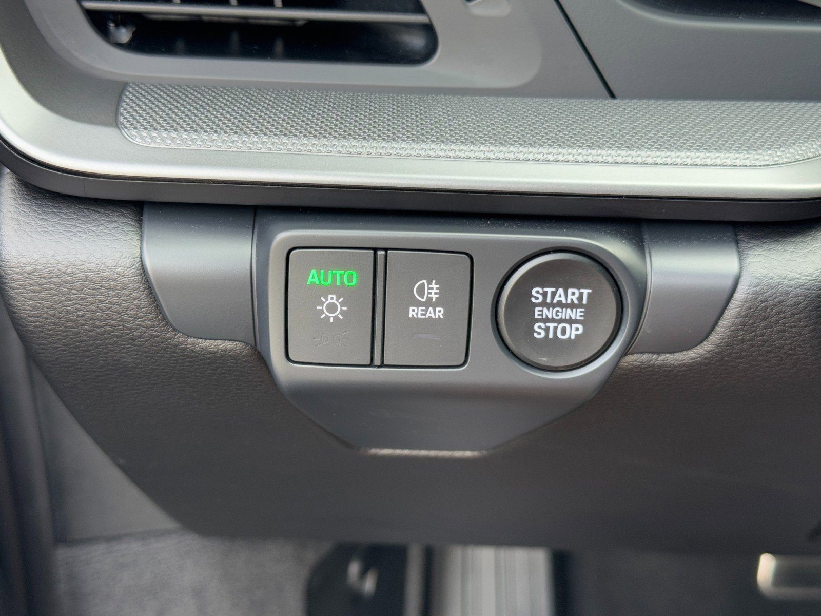 Used 2025 Porsche 911 Carrera image 21