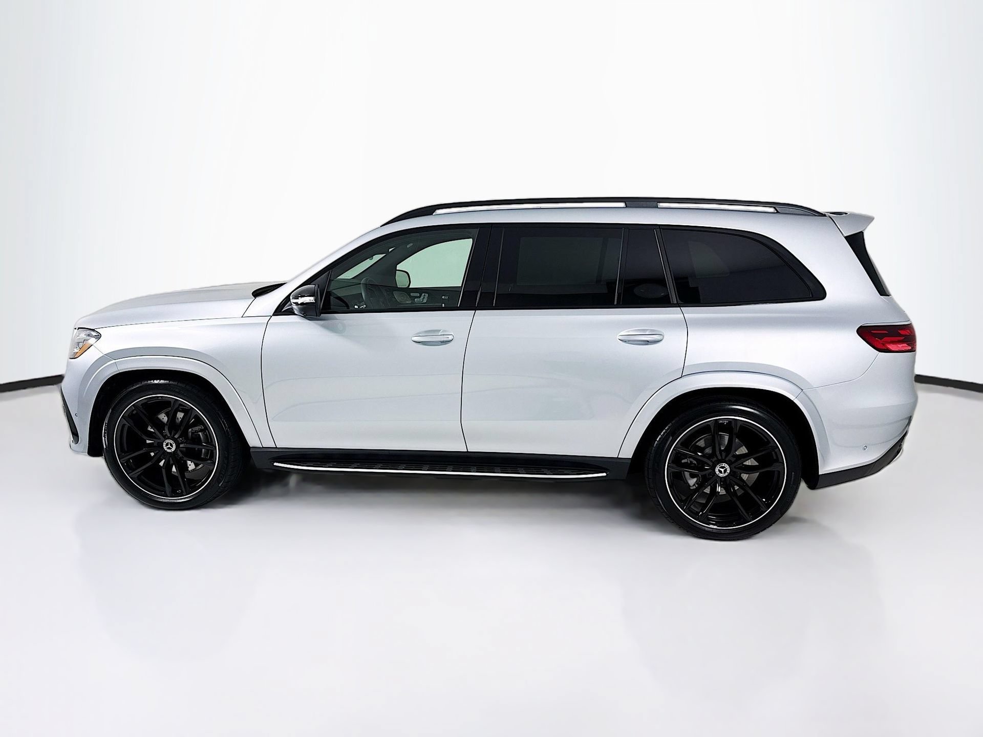 Used 2026 Mercedes-Benz GLS 580 4MATIC image 5