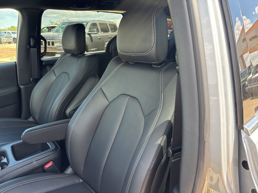 New 2026 Chrysler Voyager LX FWD image 14