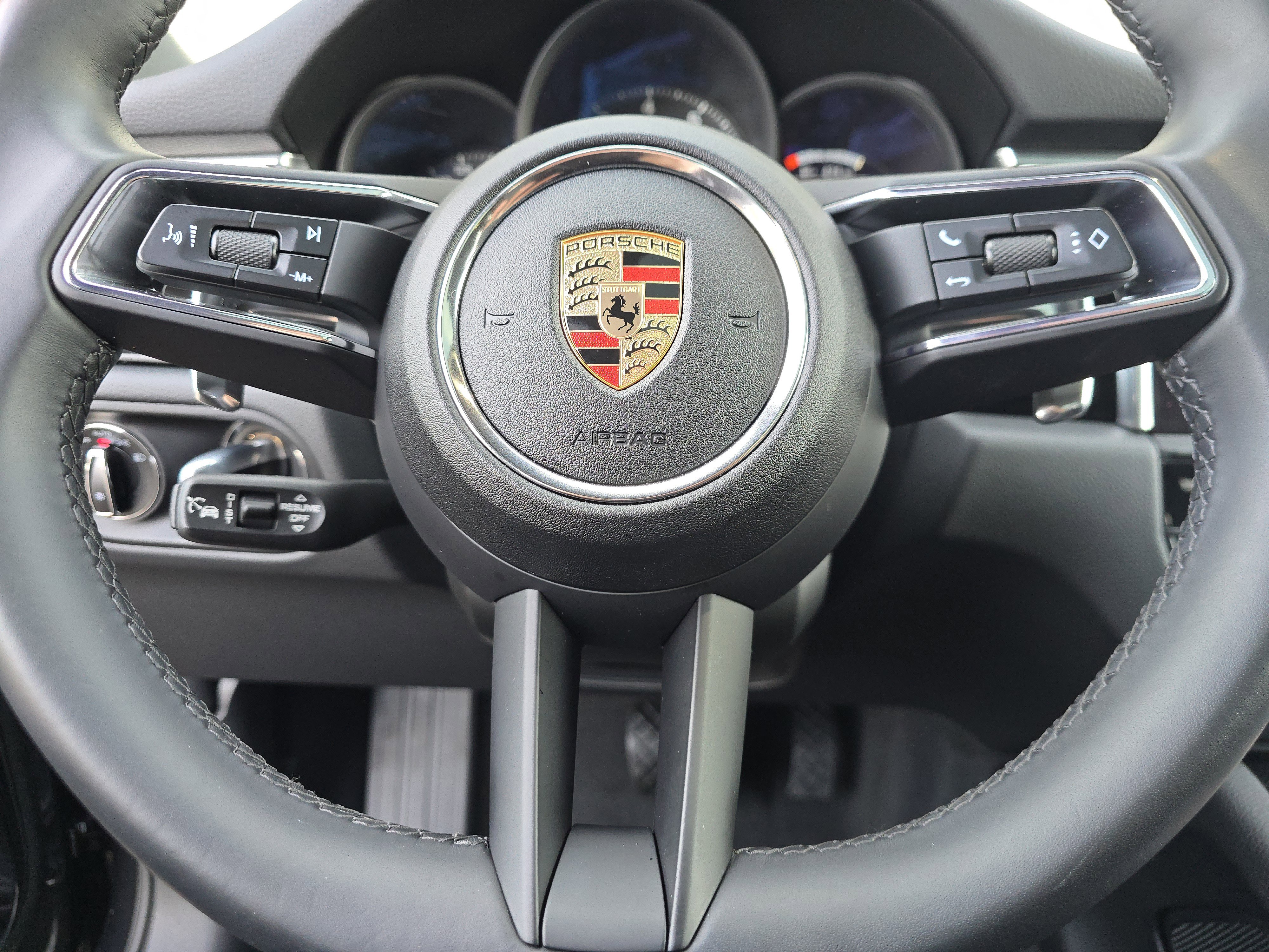 Certified 2025 Porsche Macan image 18