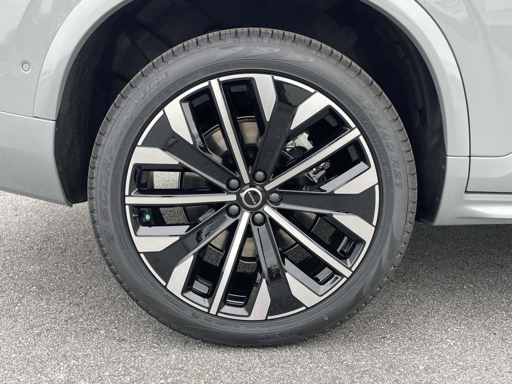 New 2026 Volvo XC90 B6 Plus w/ Protection Package Premier image 32