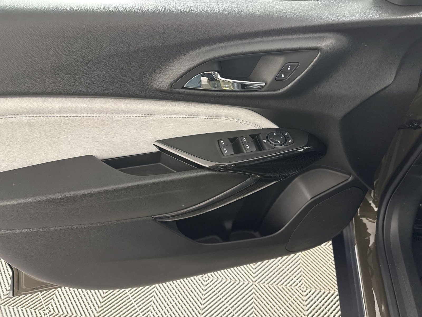 Used 2024 Chevrolet Trax LT w/ Driver Confidence Package image 15