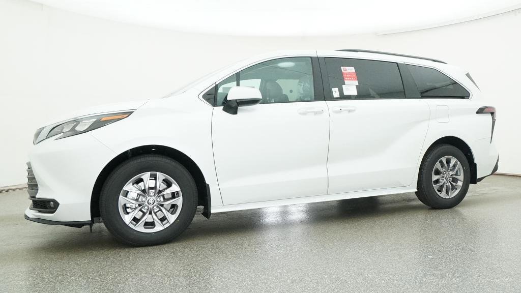 New 2026 Toyota Sienna XLE FWD image 18