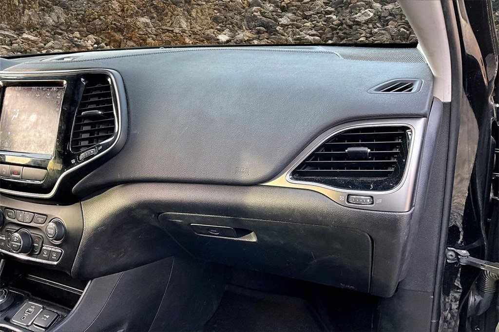 Used 2019 Jeep Cherokee Limited image 15