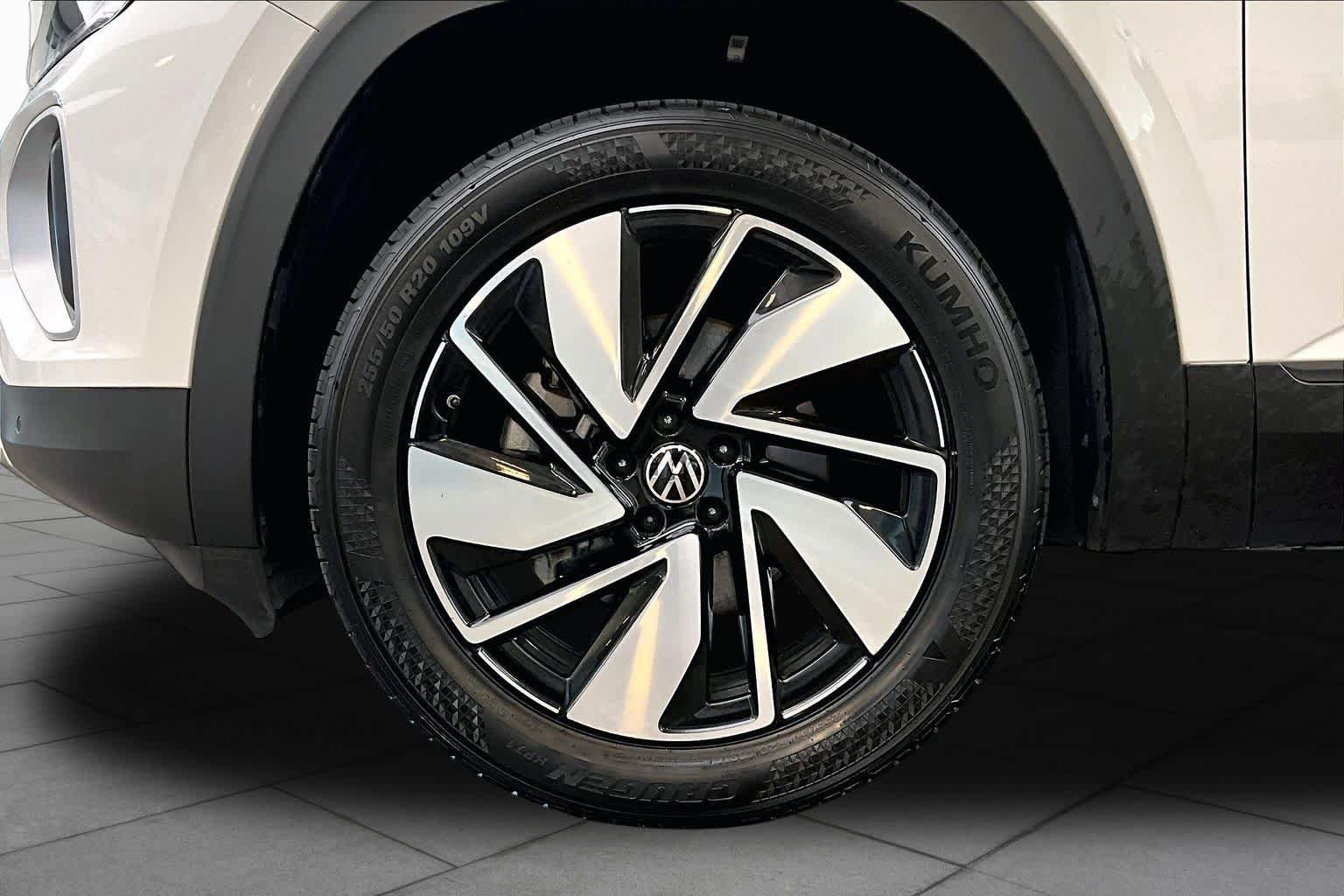 Used 2024 Volkswagen Atlas SE FWD image 11
