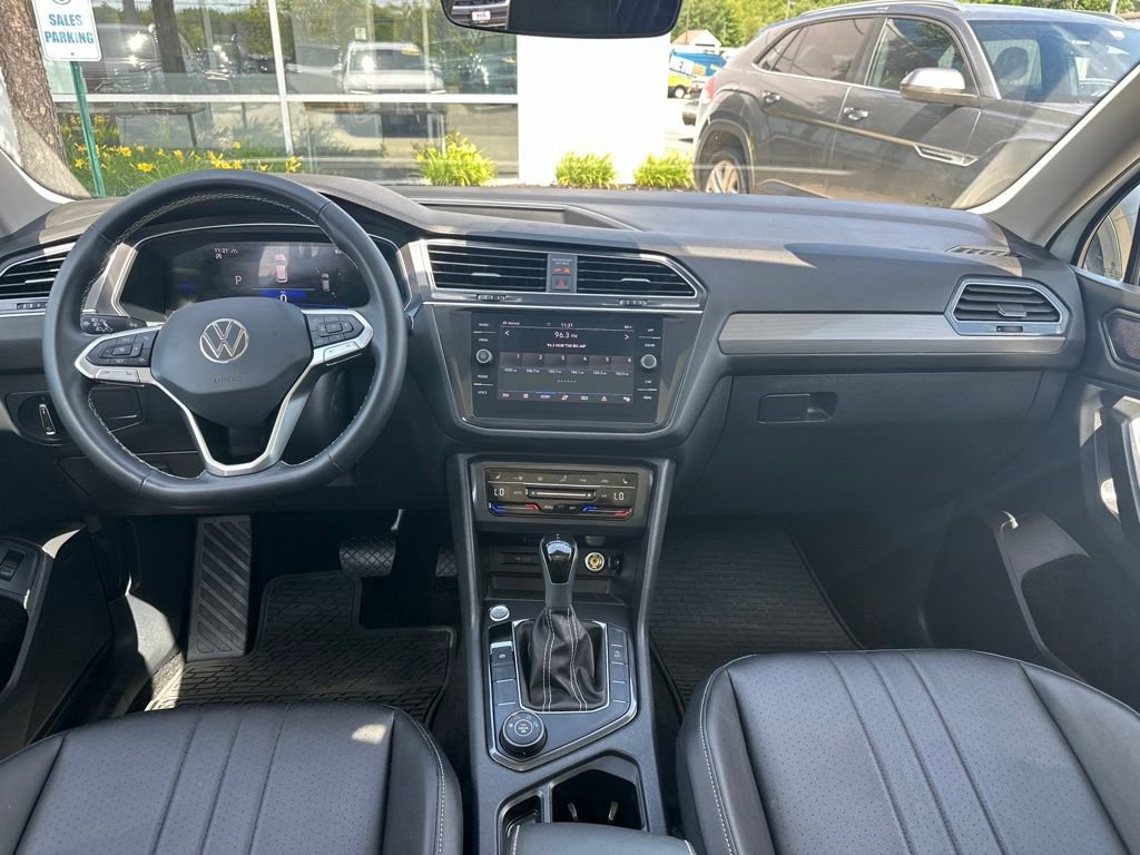 Used 2024 Volkswagen Tiguan SE AWD/4WD image 14