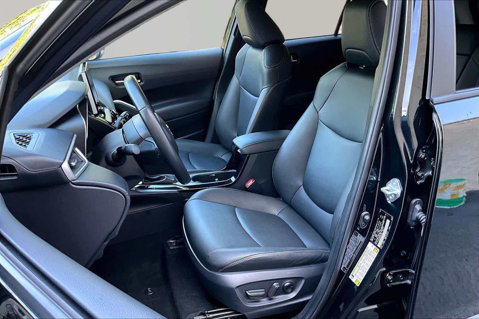 Certified 2025 Toyota Corolla Cross XLE AWD/4WD image 8