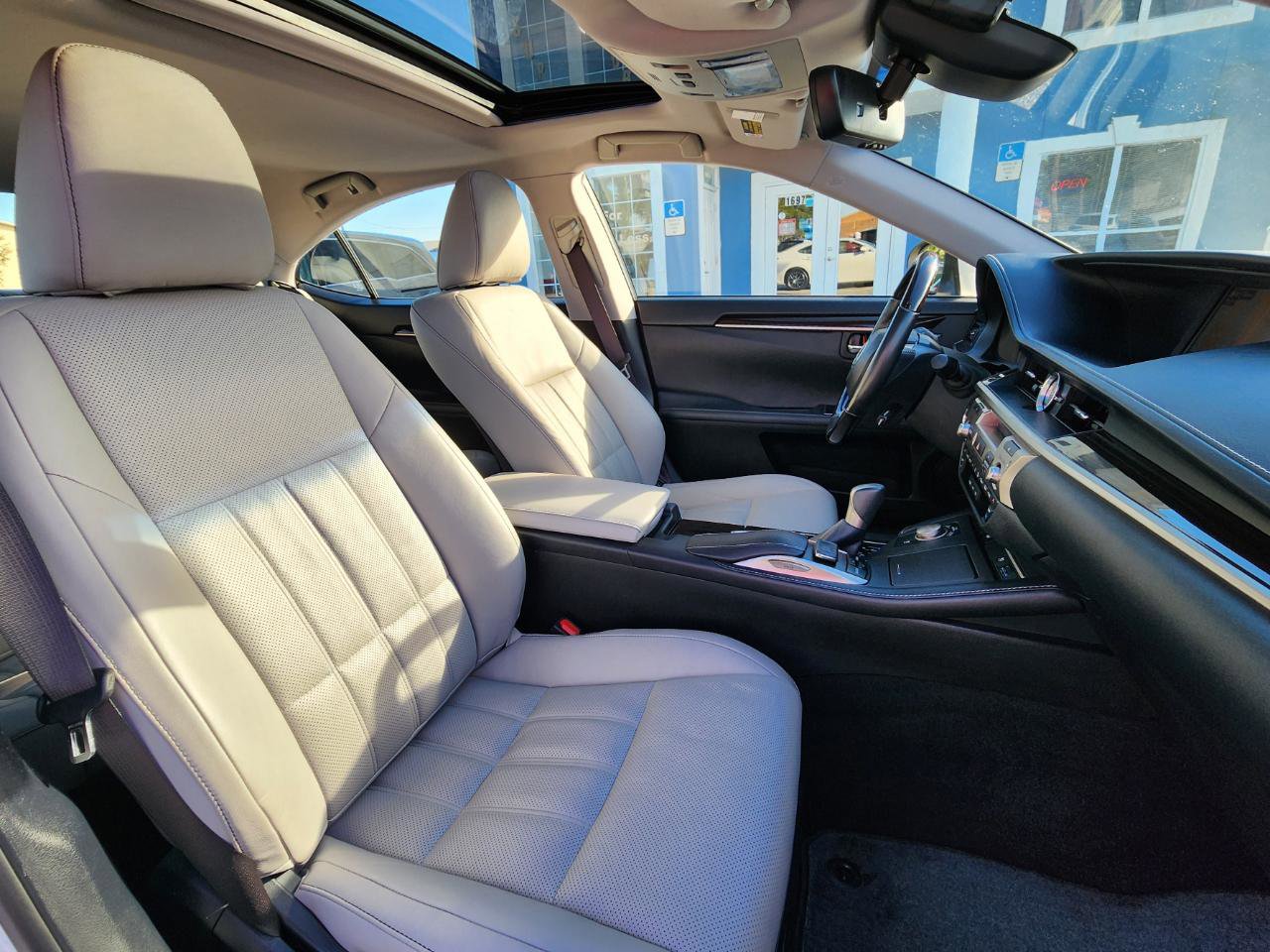 Used 2016 Lexus ES 350 w/ Luxury Package w/Wood Trim image 14