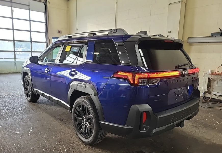 Used 2026 Subaru Outback Limited XT AWD/4WD image 2