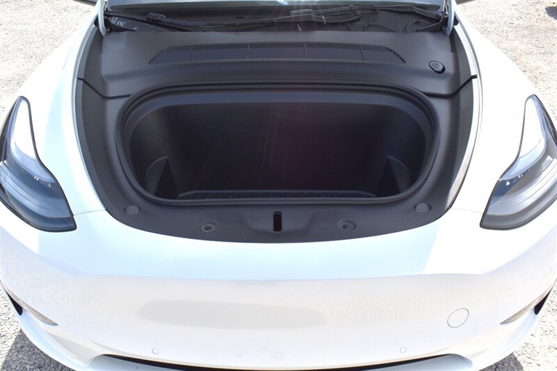 Used 2025 Tesla Model Y Long Range AWD/4WD image 29