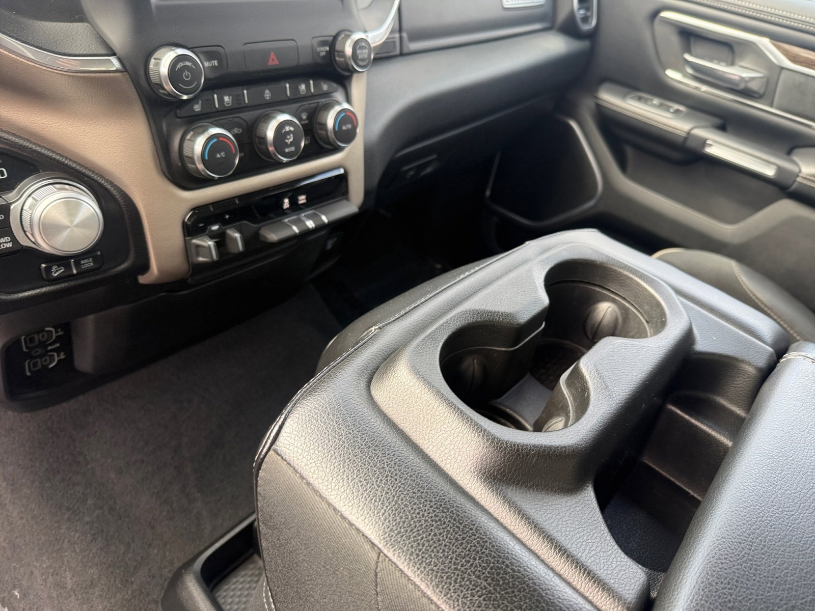 Used 2020 RAM 1500 Laramie w/ Off Road Group image 13