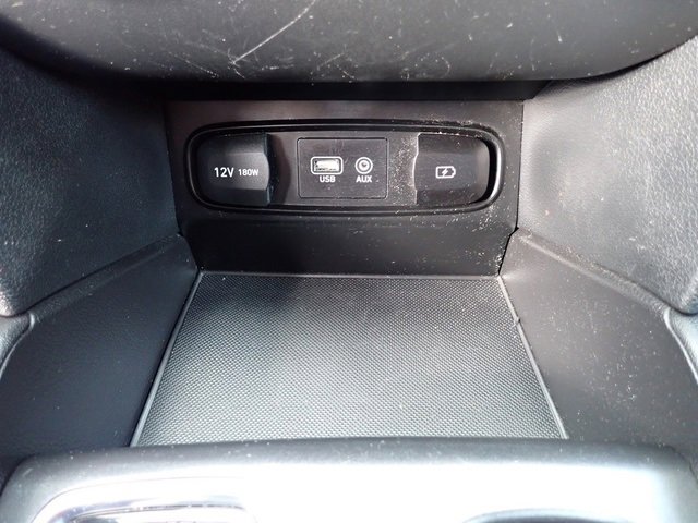 Used 2020 Hyundai Santa Fe SE image 25