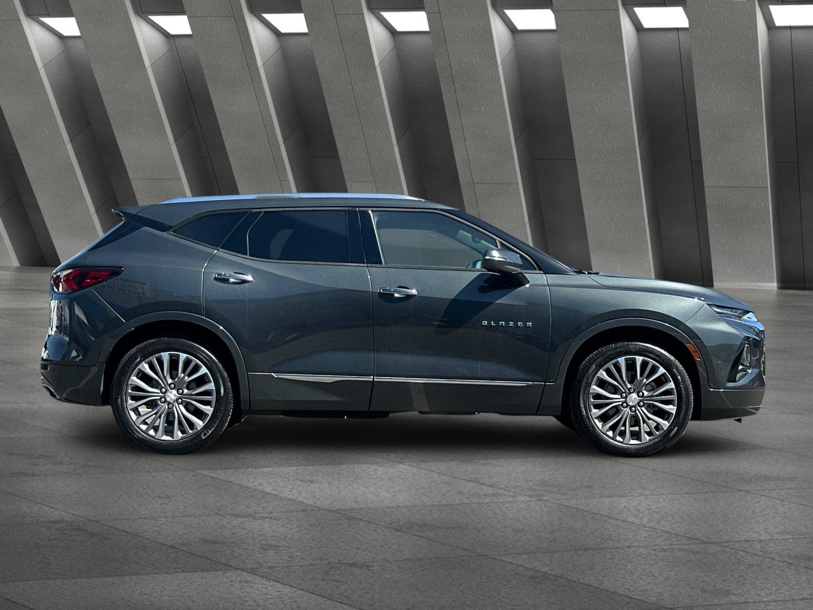 Used 2020 Chevrolet Blazer Premier w/ Driver Confidence II Package FWD image 3