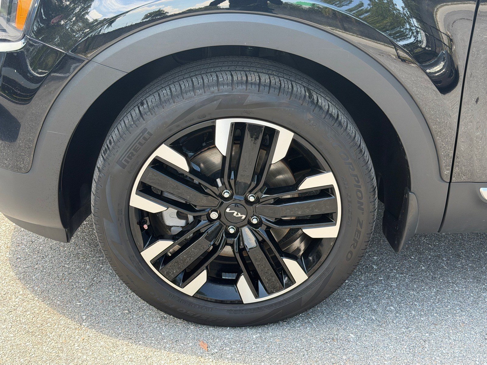 Used 2025 Kia Telluride SX w/ SX Captain's Chair Package FWD image 10
