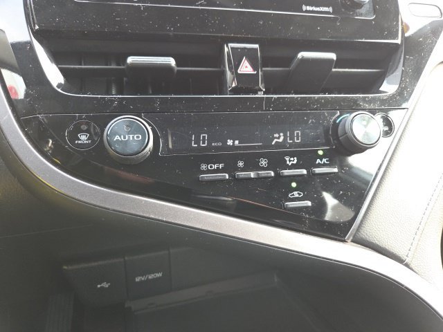 Used 2022 Toyota Camry SE FWD image 16